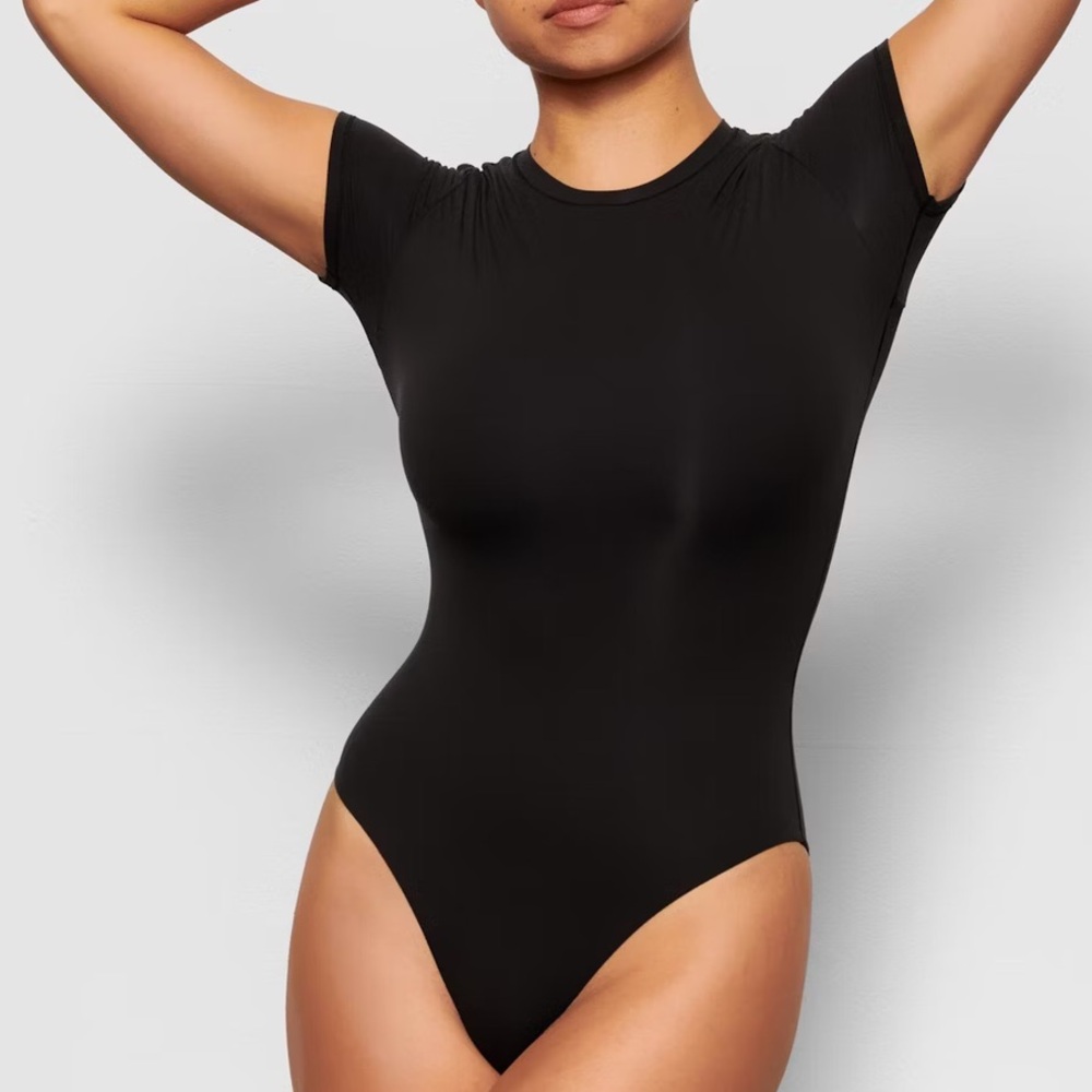 SKIMS Onyx Short Sleeve Bodysuit